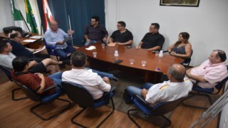 Em busca de uma solução. Em busca de uma solução.